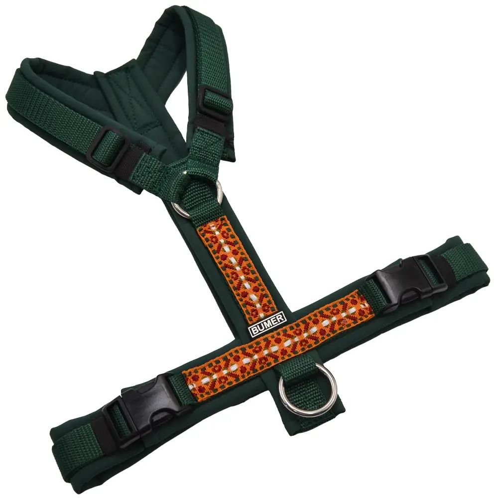 BUMER BOHO Hundegeschirr, gepolstert ohne geteilten Bruststeg, Zwischengrösse S/M, Gurtband Dunkelgrün, Softshell Tanne, Ringe silberfarbig (Edelstahl), Schnallen DURAFLEX®